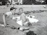 Familiealbum Sdb009 1  1943 Juli 1943: med HH ved stranden
